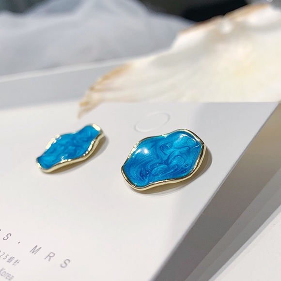 2/$20!  Blue Oil Drop Wavy Disk Earrings - Picture 3 of 6